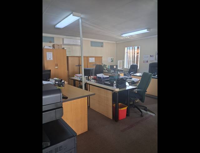 363M² OFFICE FOR SALE IN VEREENIGING CENTRAL